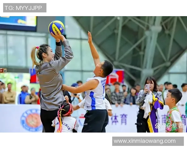 篮球与足球的魅力碰撞探索运动世界的无限可能性与激情 篮球与足球的魅力碰撞探索运动世界的无限可能性与激情